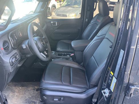 Used 2025 Jeep Gladiator Rubicon w/ Safety Group AWD/4WD image 11