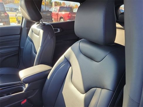 New 2026 Jeep Compass Limited image 19