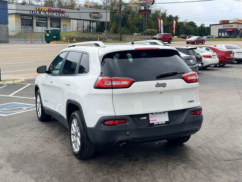 Used 2017 Jeep Cherokee Latitude image 4