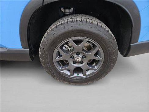 Used 2025 Honda Pilot TrailSport image 9