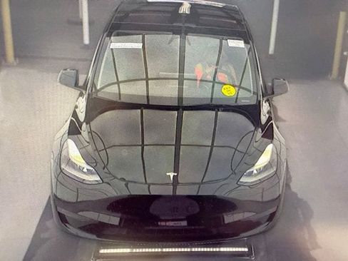 Used 2023 Tesla Model Y 2WD image 11