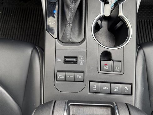 Used 2022 Toyota Highlander XLE image 18