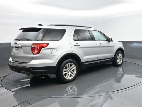 Used 2018 Ford Explorer XLT AWD/4WD image 31
