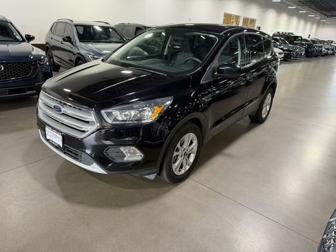 Used 2019 Ford Escape SE AWD/4WD image 2