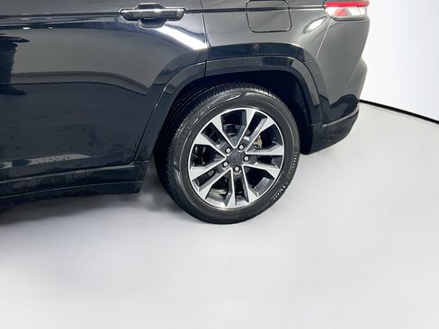 Used 2023 Jeep Grand Cherokee Overland w/ Luxury Tech Group IV image 31