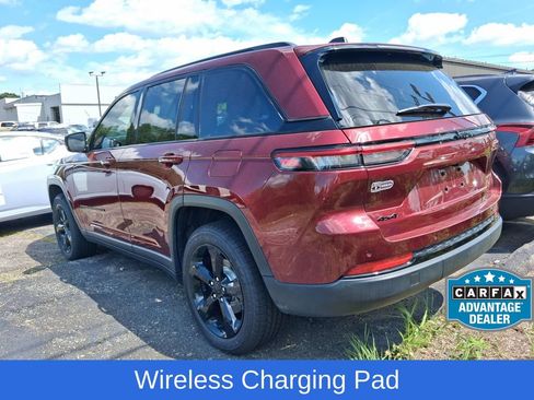 Used 2023 Jeep Grand Cherokee Laredo AWD/4WD image 7