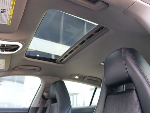 Used 2015 Porsche Panamera S image 11