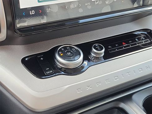 New 2025 Ford Expedition Active image 21