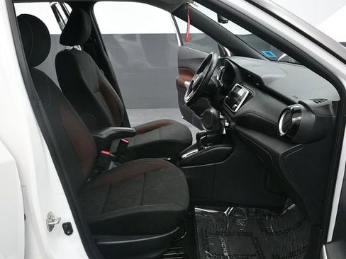 Used 2020 Nissan Kicks SR w/ Exterior Package image 13