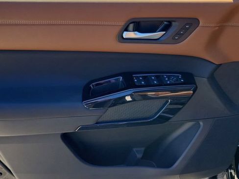 New 2026 Nissan Pathfinder Platinum FWD image 5