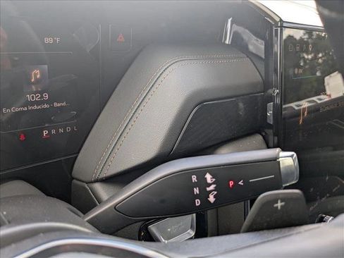 Used 2025 GMC Yukon XL AT4 w/ AT4 Premium Plus Package AWD/4WD image 14