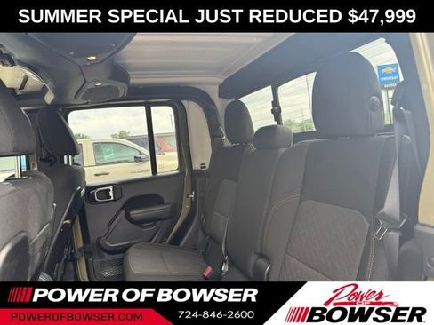 Used 2025 Jeep Gladiator Mojave w/ Convenience Group AWD/4WD image 3