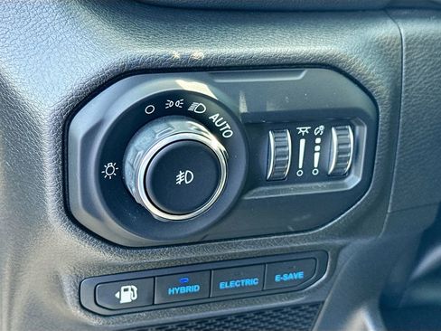 Used 2022 Jeep Wrangler Unlimited Sahara w/ Dual Top Group AWD/4WD image 11