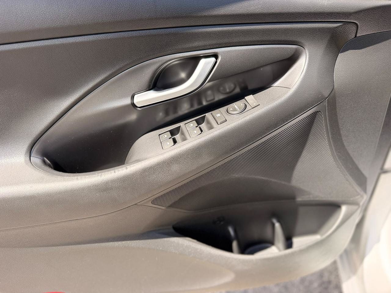 Used 2018 Hyundai Elantra GT w/ Style Package 02 FWD image 25