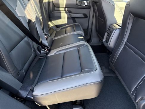 New 2025 Ford Bronco Outer Banks w/ Sasquatch Package image 16