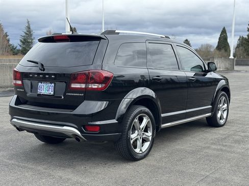 Used 2017 Dodge Journey Crossroad FWD image 5