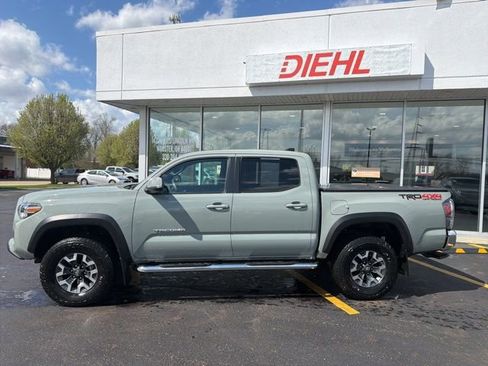 Used 2023 Toyota Tacoma TRD Off-Road image 3