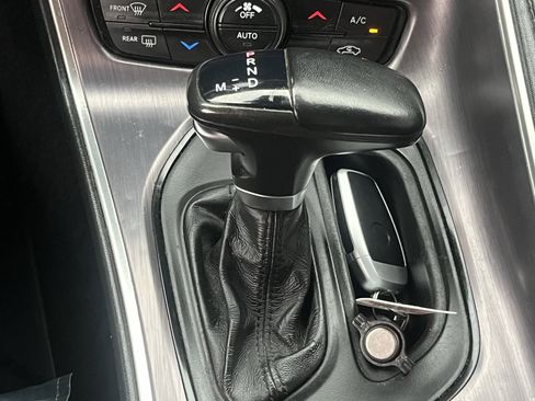 Used 2018 Dodge Challenger SXT RWD image 21