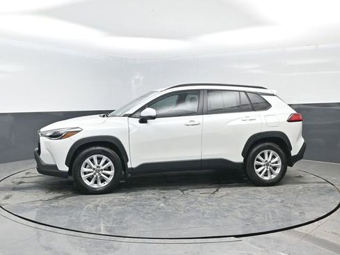 Used 2023 Toyota Corolla Cross LE image 4