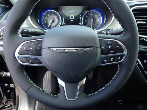 New 2027 Chrysler Pacifica Select FWD image 15