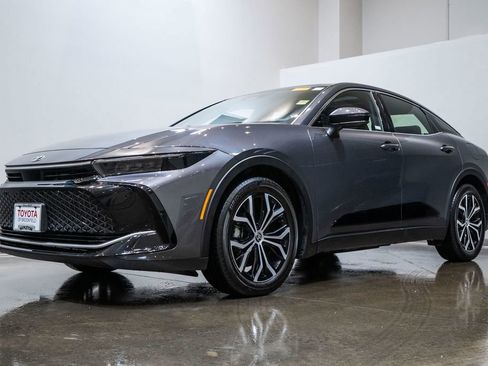 Certified 2024 Toyota Crown Limited image 3