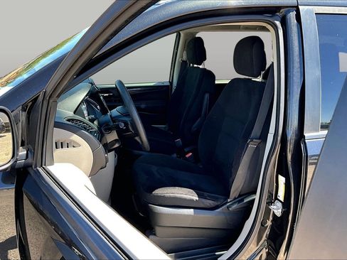 Used 2019 Dodge Grand Caravan SE w/ UConnect Hands-Free Group FWD image 25