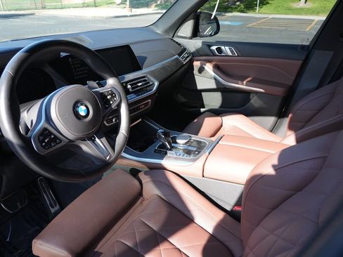 Used 2023 BMW X5 xDrive40i w/ M Sport Package AWD/4WD image 9