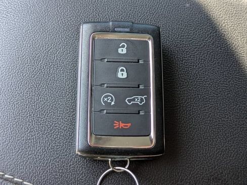 Used 2023 Jeep Grand Cherokee Limited w/ Luxury Tech Group II AWD/4WD image 35