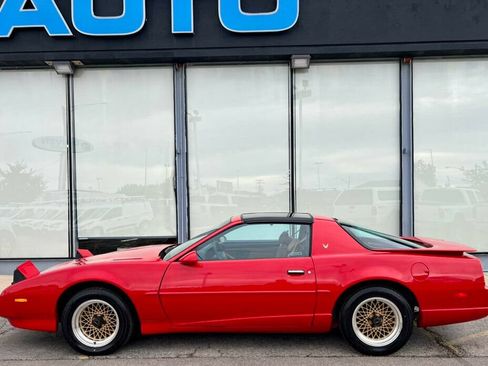 Used 1991 Pontiac Firebird Trans Am RWD image 2