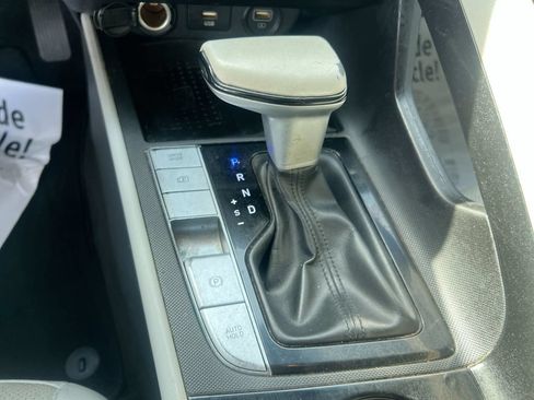 Used 2022 Hyundai Elantra Limited FWD image 20