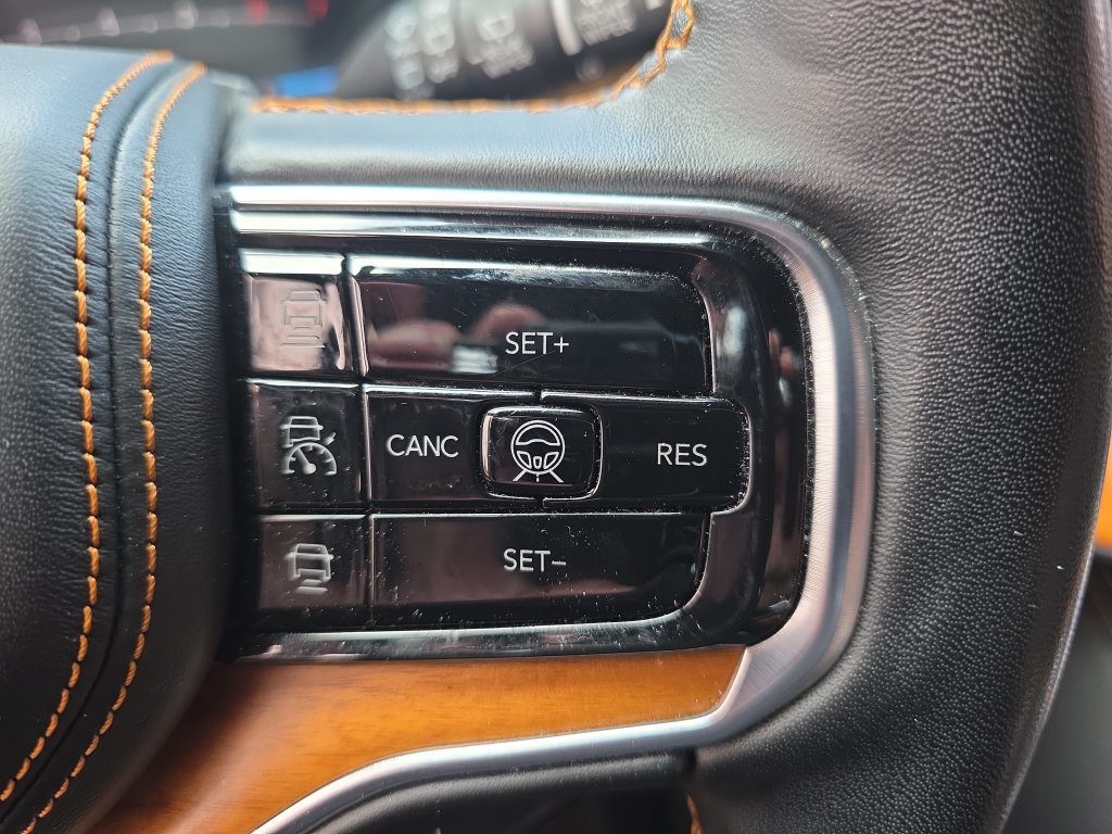 Used 2023 Jeep Grand Wagoneer Series III AWD/4WD image 21