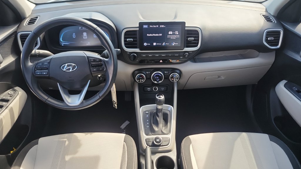 Certified 2023 Hyundai Venue SEL FWD image 12