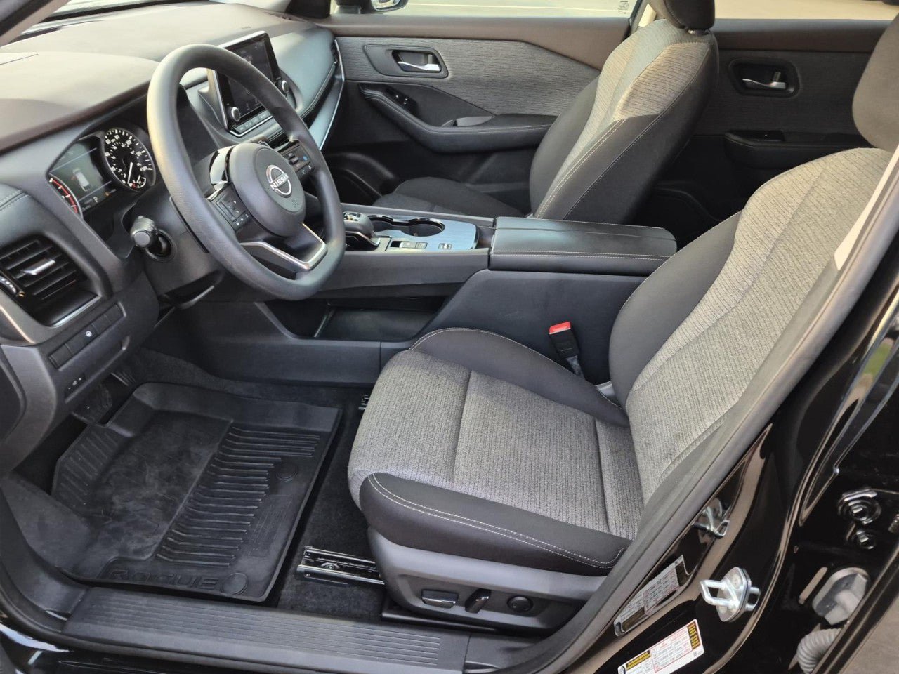 Used 2023 Nissan Rogue SV FWD image 10