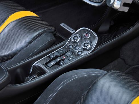 Used 2017 McLaren 570S RWD image 61