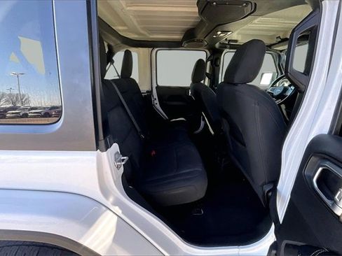 Used 2020 Jeep Wrangler Unlimited Sahara image 24