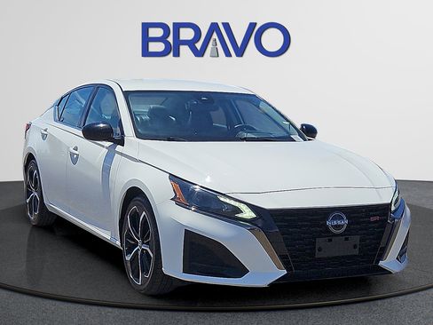 Used 2024 Nissan Altima 2.5 SR FWD image 6