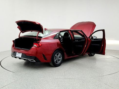 Used 2021 Kia K5 LXS image 11