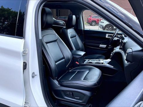 Certified 2023 Ford Explorer XLT w/ Equipment Group 202A AWD/4WD image 7