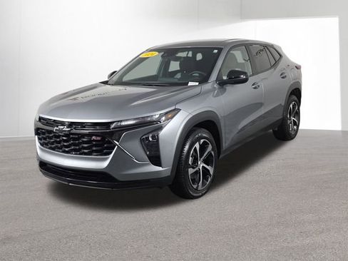 Used 2024 Chevrolet Trax RS w/ Driver Confidence Package image 11