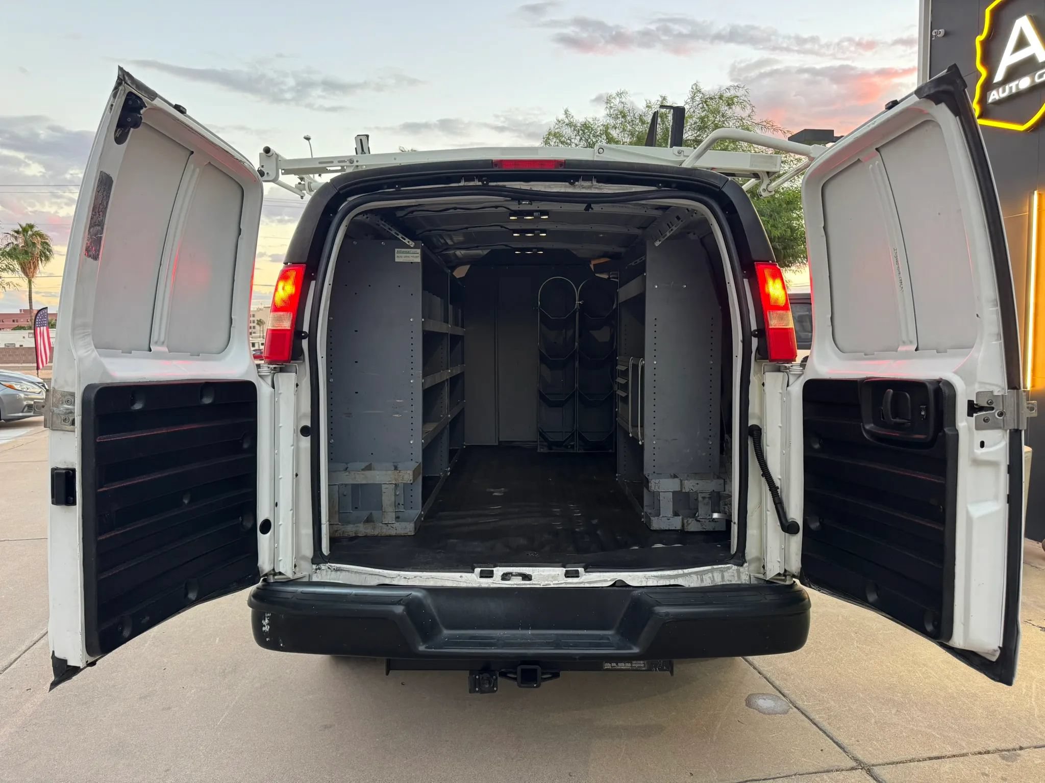 Used 2018 Chevrolet Express 2500 w/ Driver Convenience Package RWD image 20