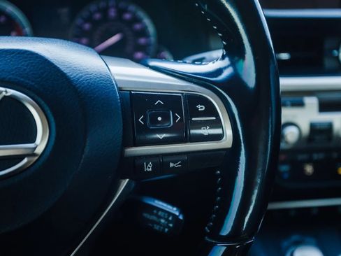 Used 2017 Lexus ES 300h w/ Luxury Package image 17