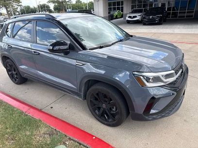 Used 2024 Volkswagen Taos SE w/ MDO Package