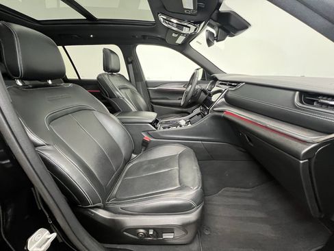 Used 2024 Jeep Grand Cherokee L Overland image 11