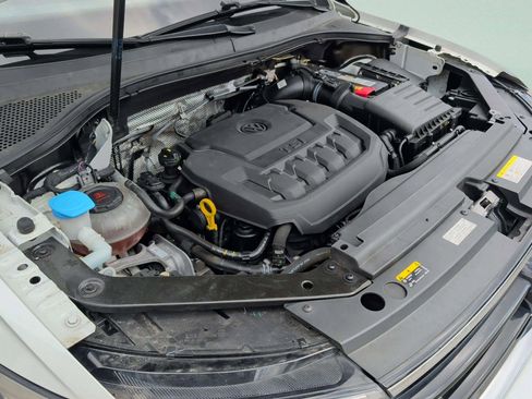 Used 2022 Volkswagen Tiguan SE R-Line image 40