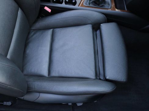 Used 2011 BMW 135i Convertible image 24