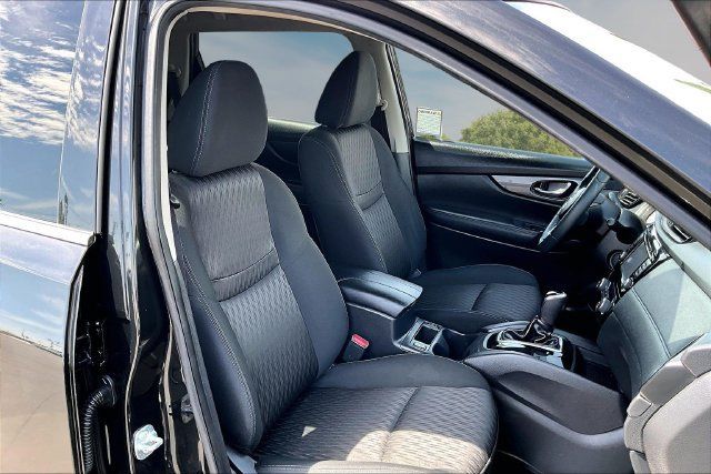 Certified 2017 Nissan Rogue SV w/ SV Premium Package AWD/4WD image 27