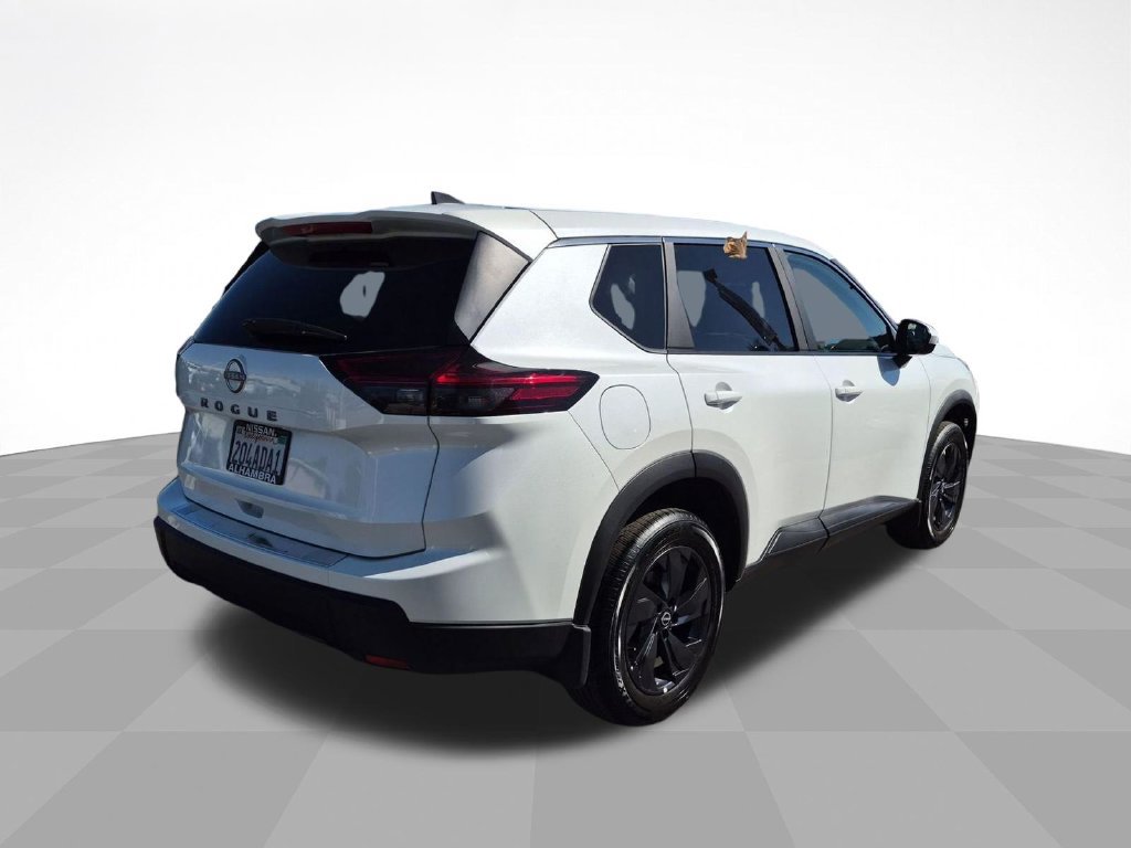 Certified 2026 Nissan Rogue SV FWD image 5