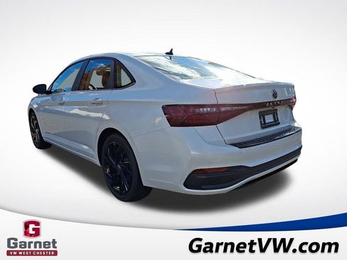 New 2026 Volkswagen Jetta SE image 3