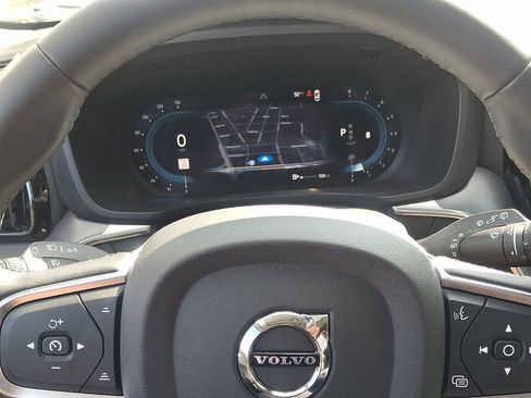 Certified 2024 Volvo XC60 B5 Core image 19
