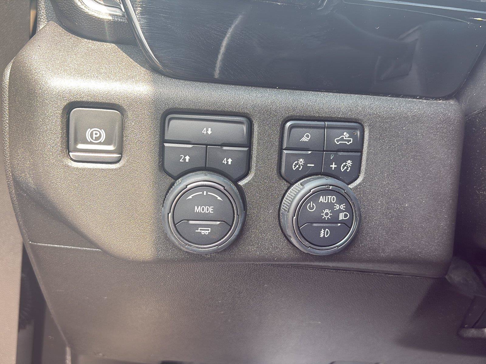Certified 2024 Chevrolet Silverado 2500 LT w/ Midnight Edition AWD/4WD image 28